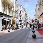 Апартаменты Beautiful Modern In The Heart Of